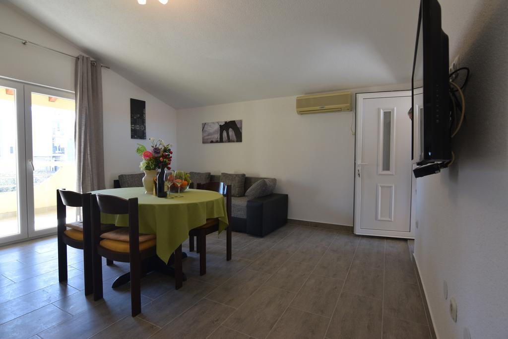 Apartments Batarilo 比奥格勒·纳·莫鲁 外观 照片