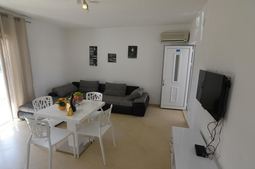 Apartments Batarilo 比奥格勒·纳·莫鲁 外观 照片